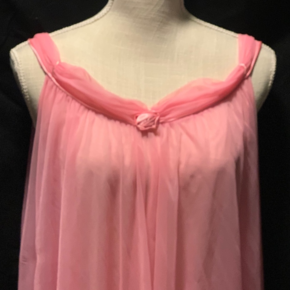 Vintage rovel of California robe AND nighty; a matched set! Baby pink